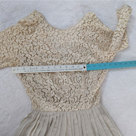 Miss Elliette Vintage Beige Lace Dress Size 12 - Picture 9 of 13